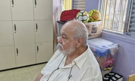 Hoje fui até o shopping Penha.(THOZZI)