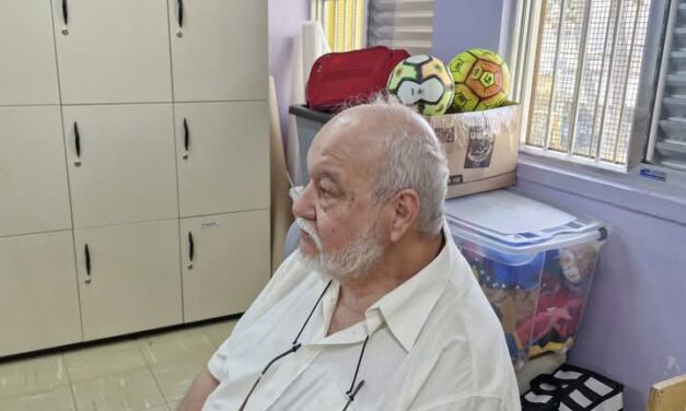 Fiquei meia hora lendo (THOZZI)